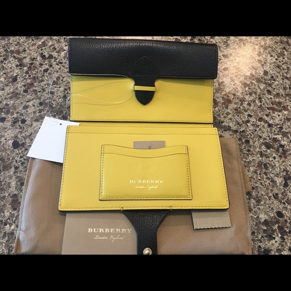 NWT Burberry Two Tone Shield Wallet - Picture 3 of 8